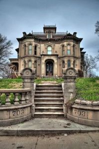 Abandoned  estate home in St. Louis. 